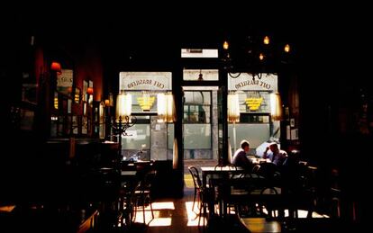 Interior del café Brasilero.