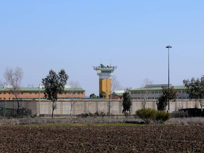 Exterior de la cárcel de Huelva, uno de los 'laboratorios' del experimento.