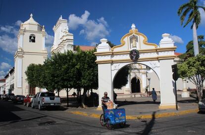 Escena de la ciudad de León, segunda en importancia del país y una de las más bellas urbes coloniales de toda Centroamérica.