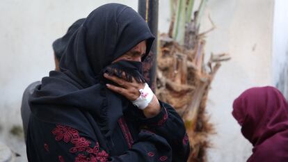 Una mujer llora tras la muerte de un familiar en un ataque israelí en Rafah, en la franja de Gaza, el jueves.