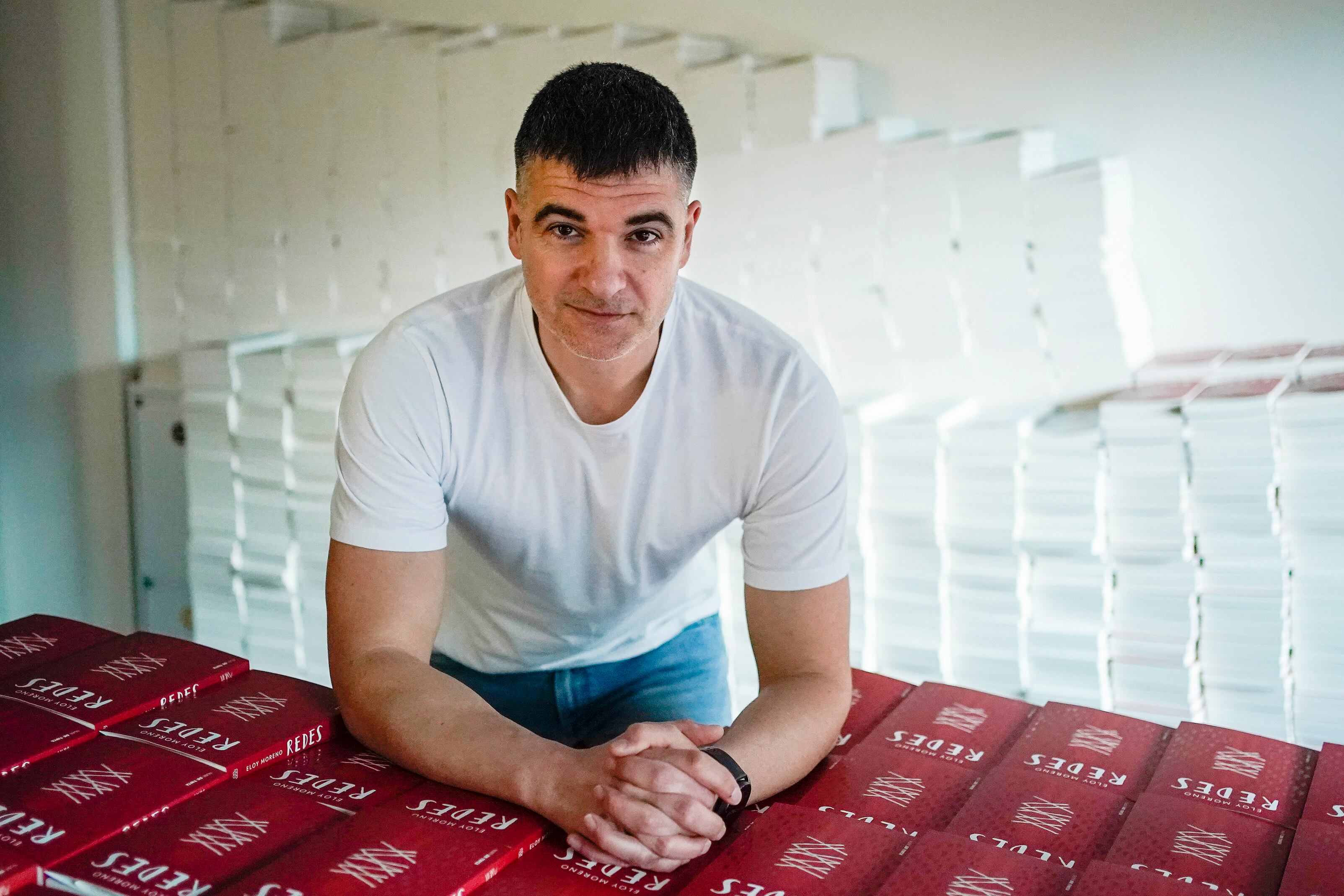 De funcionario de Castellón a vender dos millones de libros y batir el récord mundial de firmas: el huracán Eloy Moreno