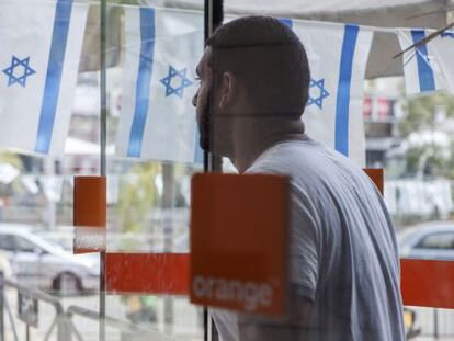 La sede israelí de la empresa local socia de Orange este jueves.