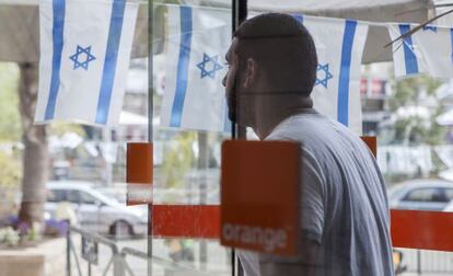 La sede israelí de la empresa local socia de Orange este jueves.