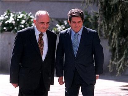 El ministro de Defensa, Federico Trillo-Figueroa, y su homólogo turco, Vecdi Gonul