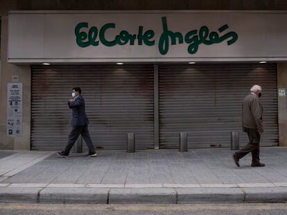 Entrada de El Corte Inglés de Linares (Jaén), cerrado desde final de febrero.