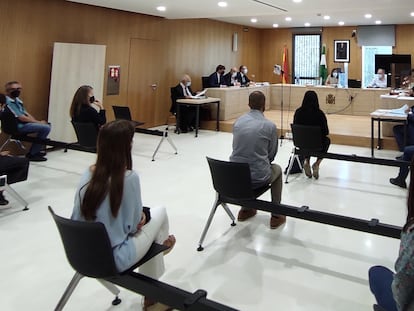 Juicio a los dos profesores acusados tras la muerte del niño ahogado en Baños de Popea (Córdoba), el pasado mes de junio.