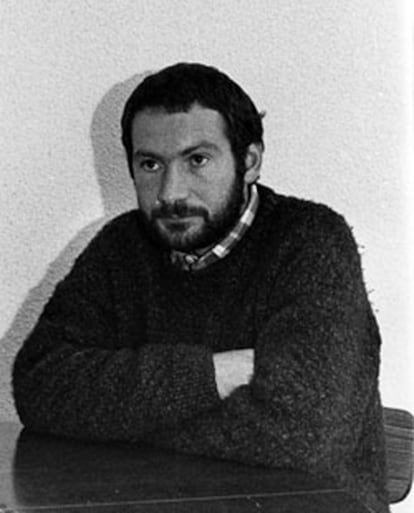 El escritor y miembro de ETA Joseba Sarrionandia, fotografiado un mes antes de su fuga.