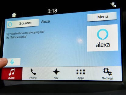 Amazon quiere llevar Alexa en las empresas. En la foto en un coche de Ford.