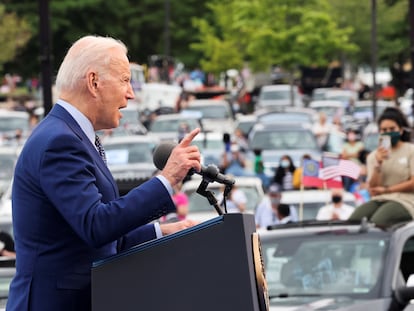 Biden discursa em Duluth, Georgia, durante carreata do partido Democrata para marcar os 100 primeiros dias de seu Governo, na quinta-feira.