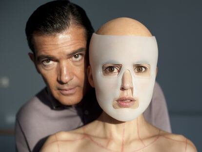 Antonio Banderas y Elena Anaya, en 'La piel que habito'.