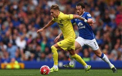 Samu Castillejo supera a Baines en el Everton-Villarreal del d&iacute;a 2.