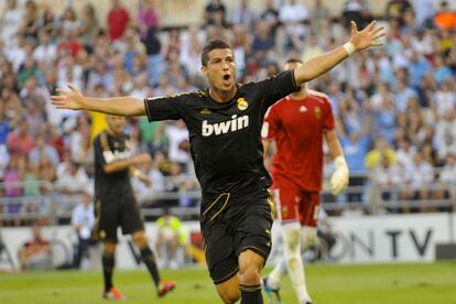 Cristiano Ronaldo celebra el primer gol del Madrid en Liga. El portugués marcó en el campo del Zaragoza, el pasado 28 de agosto. El equipo de Mourinho se impone por 0-6.