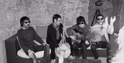 Los integrantes del grupo Lori Meyers durante la grabaci&oacute;n de &#039;En la espiral&#039; en La Casamurada, de Tarragona.