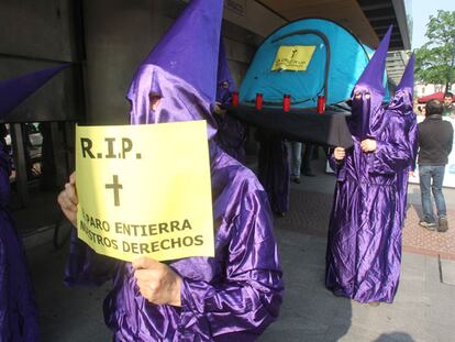 El 'vía crucis' de afectados por la crisis en Bilbao