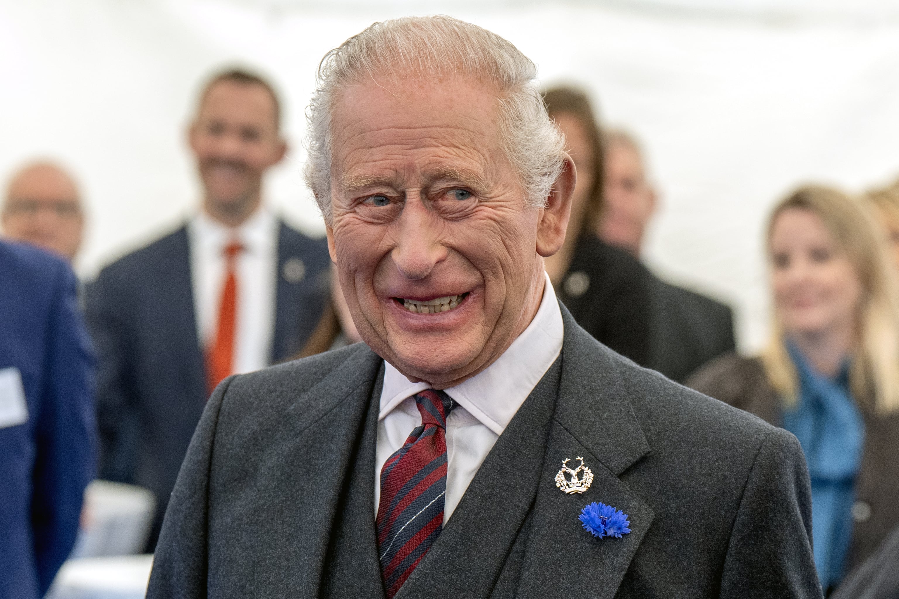 El rey Carlos III se convierte en diseñador de una nueva colección cápsula de Burberry