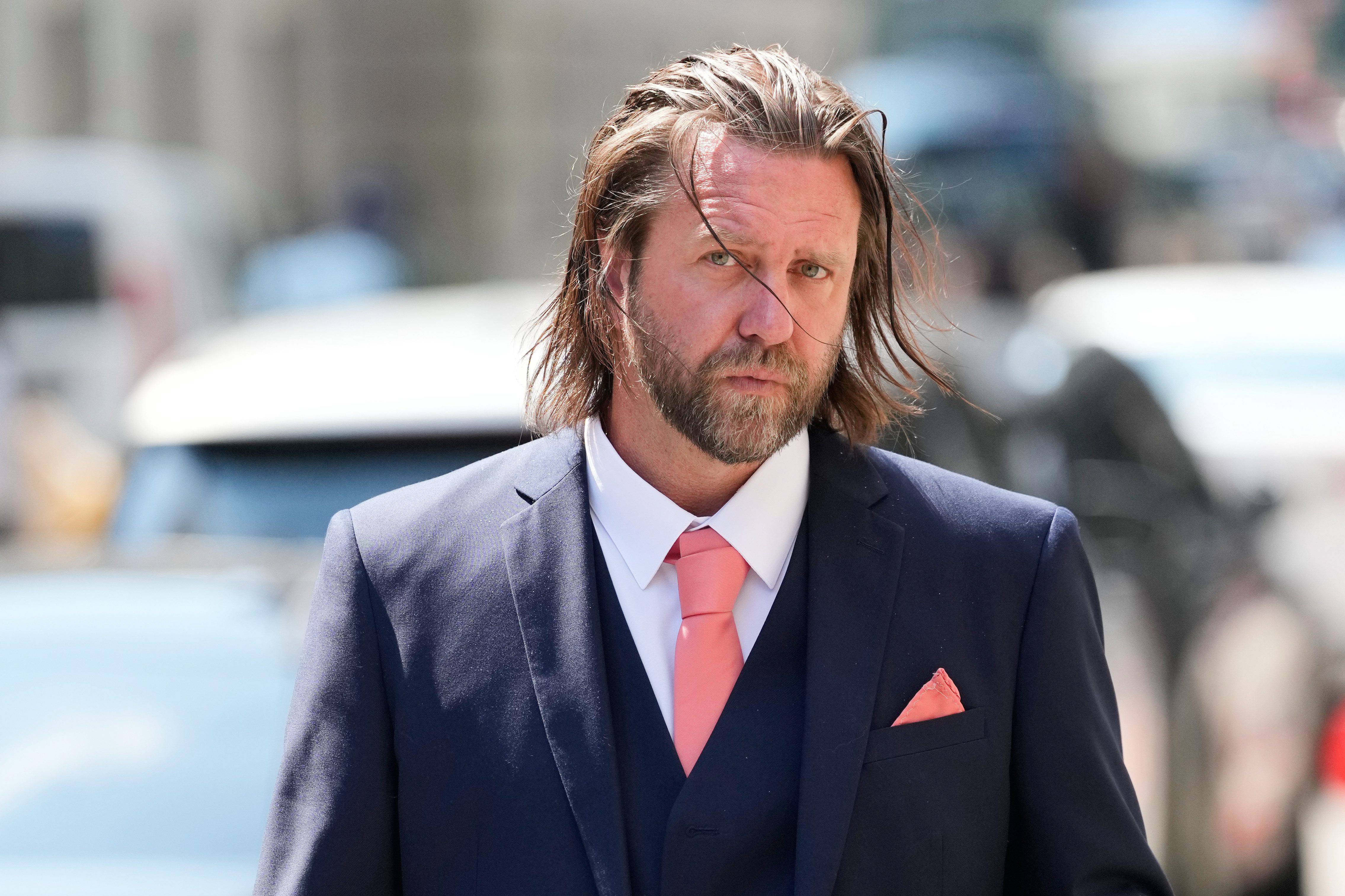 El cineasta Carl Rinsch, condenado a 30 meses de prisión por estafar 11 millones de dólares a Netflix