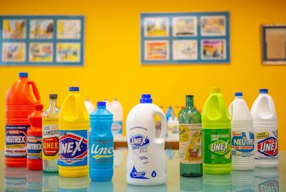 Gama y evolución de los productos de lejía de Asturquimia, comercializados con la marca Unex.