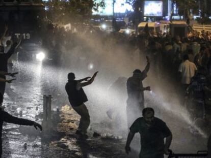 Las autoridades turcas disuelven una manifestaci&oacute;n pro Palestina en Estambul. 