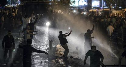Las autoridades turcas disuelven una manifestación pro Palestina en Estambul.