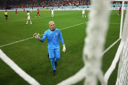 Keylor Navas, lamentándose después de recibir el quinto gol de Gavi. 