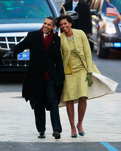 Barack y Michelle Obama en la toma de posesión de 2008. Michelle iba vestida de Isabel Toledo.