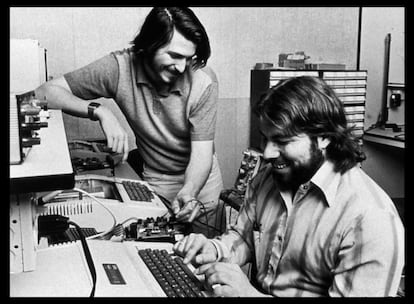 Steve Jobs junto a Steve Wozniak durante los primeros años de Apple.