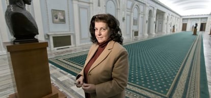 La arquitecta Anca Petrescu, en 2012, en una de las estancias del Palacio del Parlamento rumano.