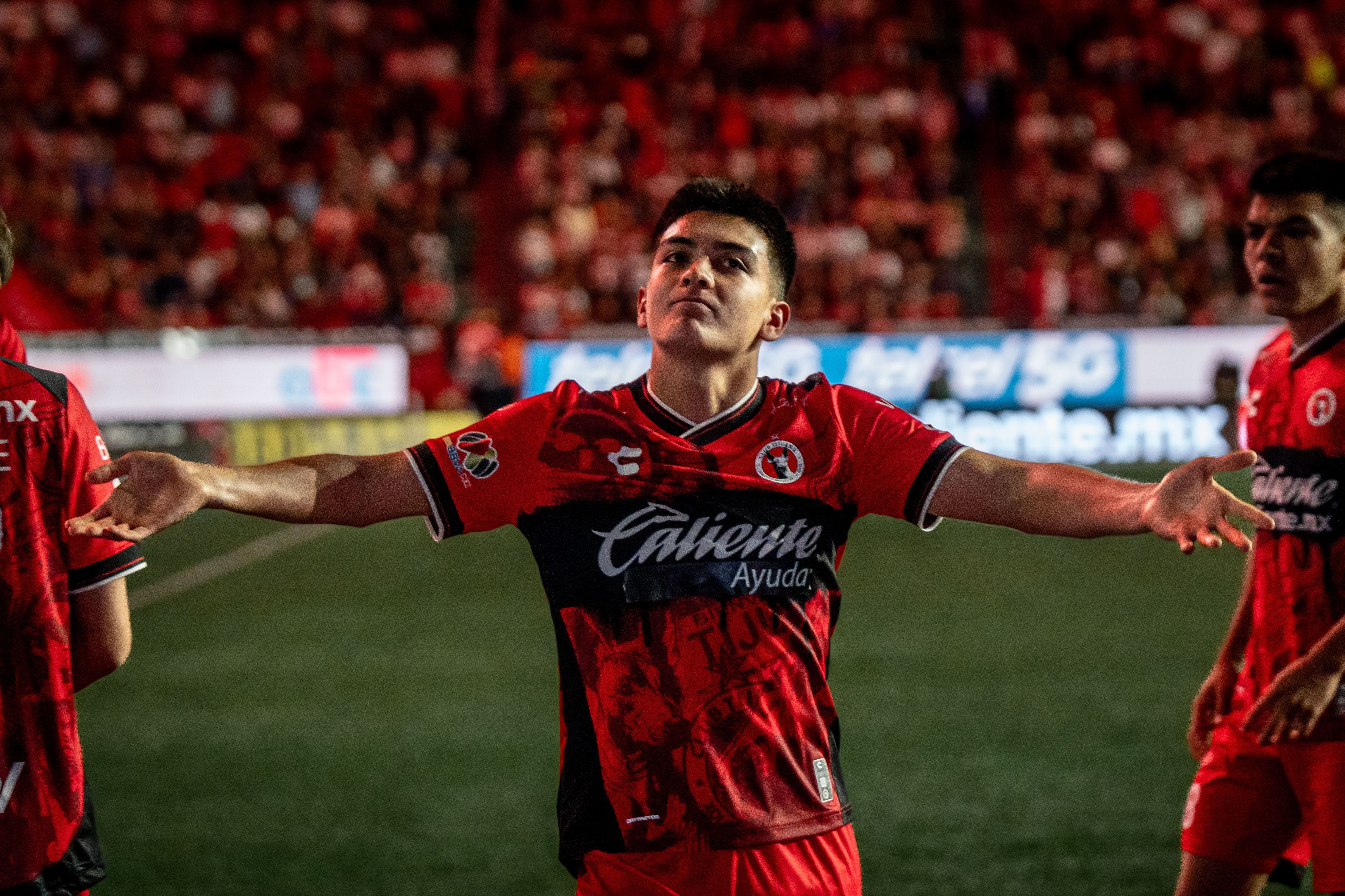 Gilberto Mora celebra un gol en agosto de 2025 en Tijuana.