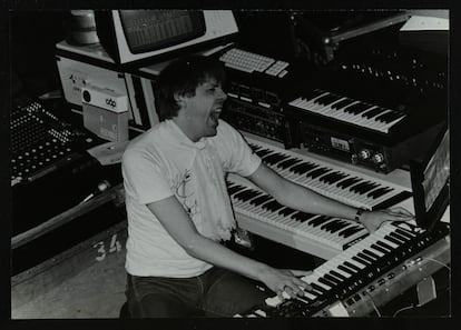 German electronic musician Klaus Schulze in concert at the Forum Theatre, Hatfield, Hertfordshire, 22 April 1983. (Photo by National Jazz Archive/Heritage Images/Getty Images)
