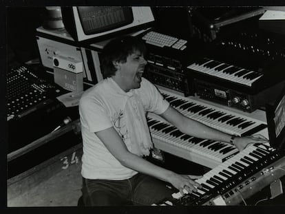 German electronic musician Klaus Schulze in concert at the Forum Theatre, Hatfield, Hertfordshire, 22 April 1983. (Photo by National Jazz Archive/Heritage Images/Getty Images)