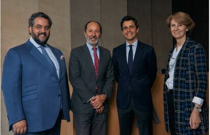 En la foto, de izq. a dcha.: Teodoro de Agustín, cofundador y socio especializado en derecho financiero y mercantil; Fernando Lafita,socio responsable del área de derecho fiscal, Jose Serra, nuevo socio de inmobiliario y urbanismo e Isabel Dutilh, socia cofundadora de Argali, Abogados.