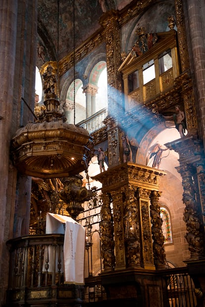 Vista desde dentro de la Catedral de Santiago de Compostela.