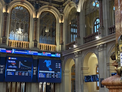 Paneles de la Bolsa de Madrid el pasado día 30 de abril.
