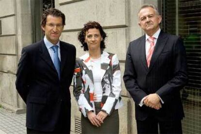 Alberto Núñez Feijoo, del PP, a la izquierda; Anxela Burgallo, del BNG, y José Luis Méndez Romeu, del PSdeG.