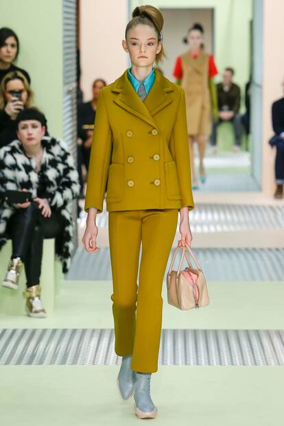 desfile prada milan atoño 2015