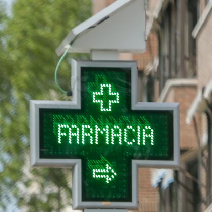 Cartel de una farmacia de la capital pocos días después del anuncio del Gobierno que asegura la disposición de mascarillas "suficientes" para toda la población, tanto en el canal comercial como en las farmacias, tras el incremento masivo de la producción llevado a cabo en todo el país debido a la crisis del Covid-19. En Madrid, (España), a 18 de abril de 2020.
18 ABRIL 2020;FARMACIA;MADRID;MONCLOA;ARAVACA;CORONAVIRUS;COVID-19;EPIDEMIA;PANDEMIA
Ricardo Rubio / Europa Press
18/04/2020