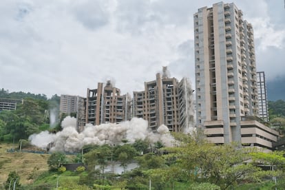 Peritajes posteriores a la evacuación del edificio en 2013 determinaron que la baja calidad de los materiales generaron el deterioro del inmueble.
