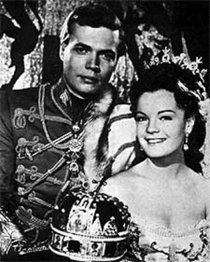 Karlheinz Böhm y Romy Schneider, en la película <i>Sissi.</i>