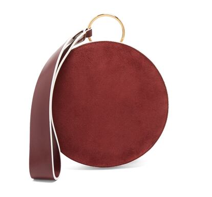 Bolso redondo de Diane Von Fustenberg (176 euros) disponible en matchesfashion.com