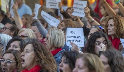 Una manifestación denuncia la represión contra los jóvenes en Barcelona.