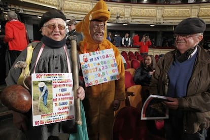 P&uacute;blico asistente al sorteo extraordinario de Navidad en el Teatro Real