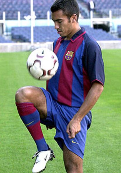 Van Bronckhorst, el día de su presentación en el Barcelona.