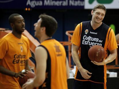 Lishchuk, en el entrenamiento del Valencia Basket.