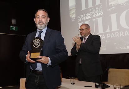 Cristián Segura, durante la recogida del premio este lunes en Córdoba.