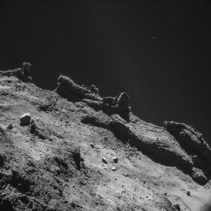 Per la missi Rosetta no es limita a aquesta operaci d'aterratge. La nau contnua al voltant del cometa per estudiar-lo, i ho far durant mesos