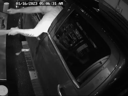 Fotograma del video de seguridad que muestra un intento de secuestro en Auburn, Washington, el 16 de enero 2023