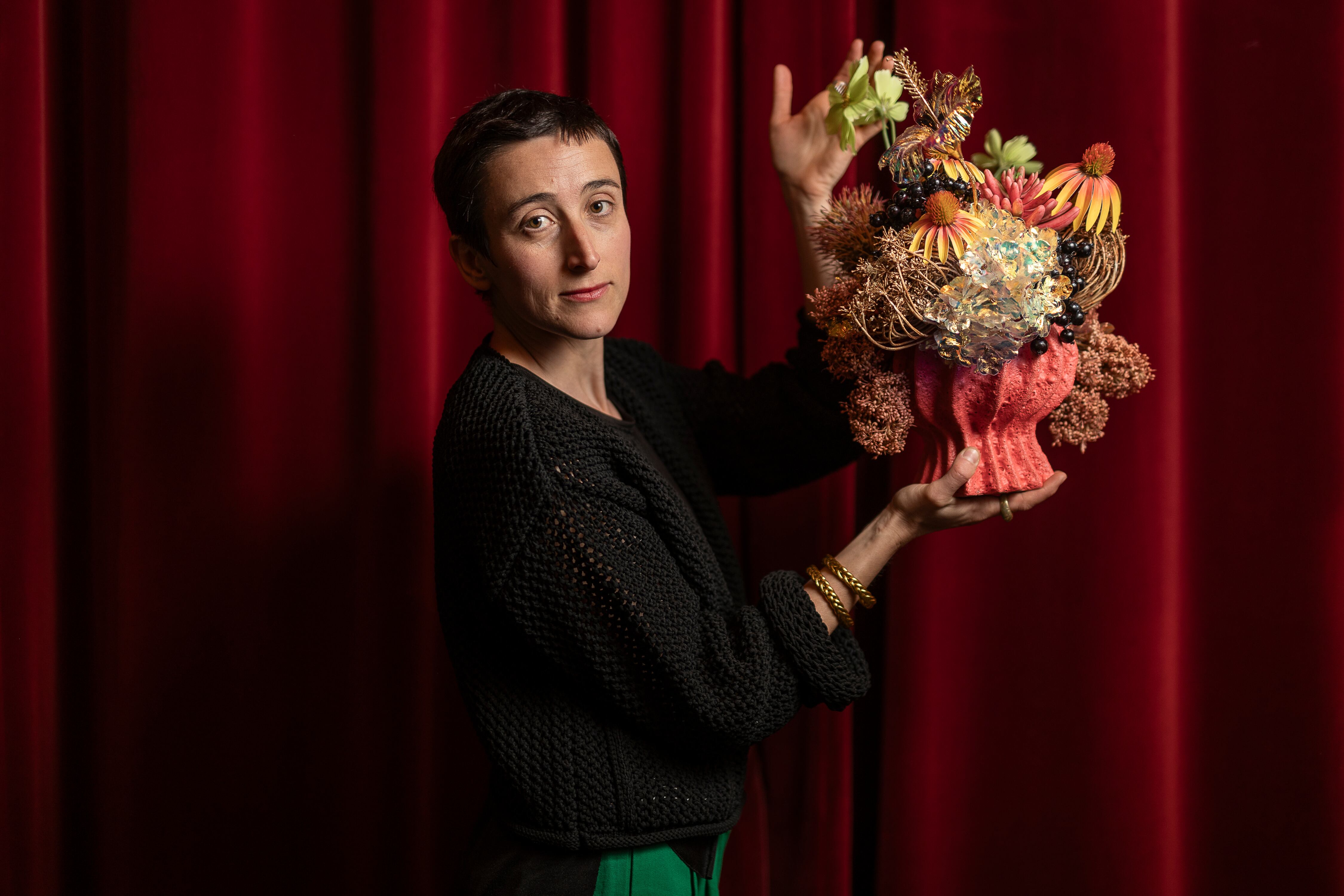 Fàtima Valldeperas, la artista floral que rompe una lanza a favor de lo artificial: “Me ha abierto una vía de experimentación”