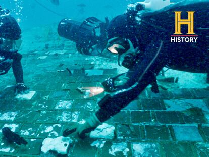 Two underwater researchers examine a segment of the space shuttle 'Challenger' in waters off the coast of Florida during the filming of a 'History Channel' documentary.