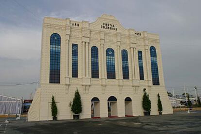 Portada del recinto ferial de Huelva.