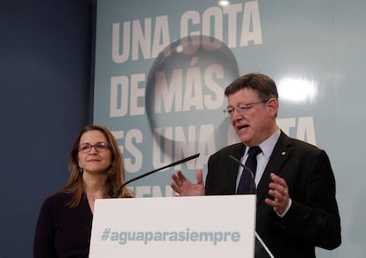 El presidente Ximo Puig en la presentación de la campaña de la Generalitat para el uso responsable del agua, junto a la Consellera de Agricultura y Medio Ambiente, Elena Cebrián. 